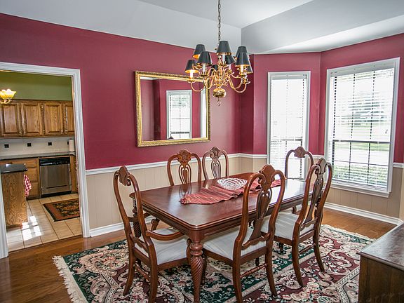 5th image of 19493 Meadowood Ln