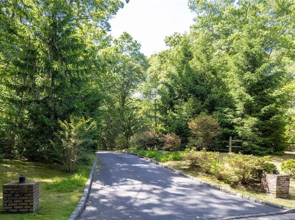 22 Woodhollow Lane, Northport, NY 11768