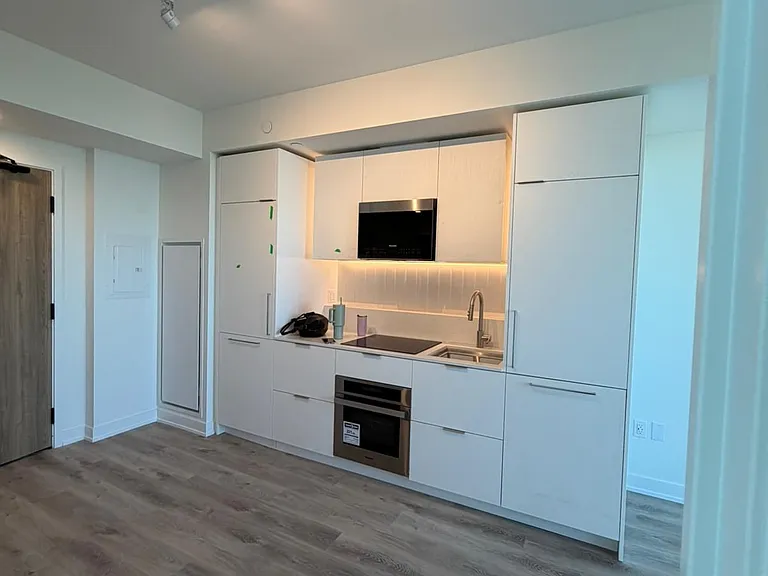 1 Fairview Rd E #3010 — Photo 4
