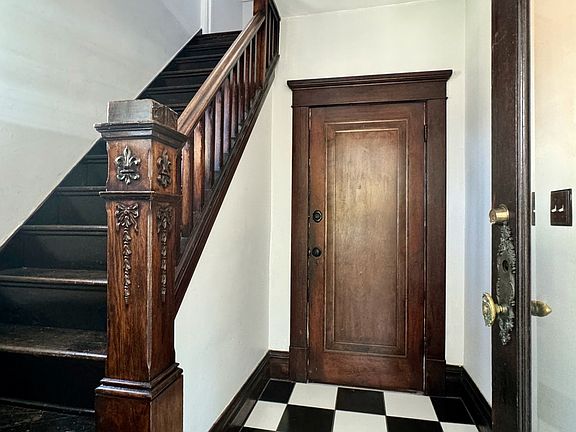 4th image of 819 Batavia Ave #2