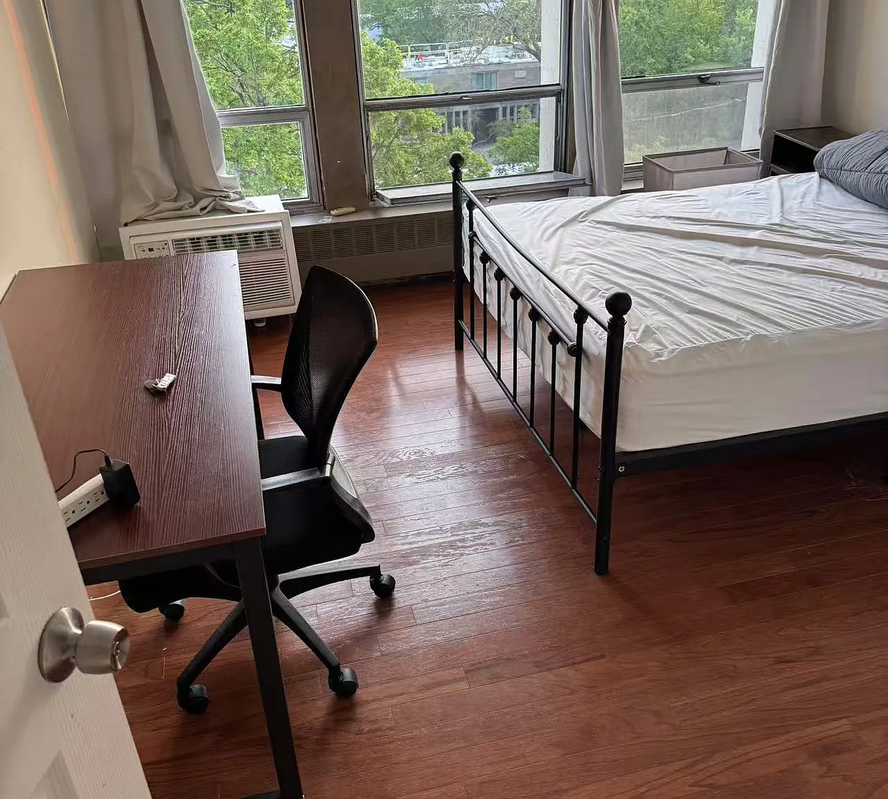 3 bed, 1100 sqft, $2,890 — Photo 4