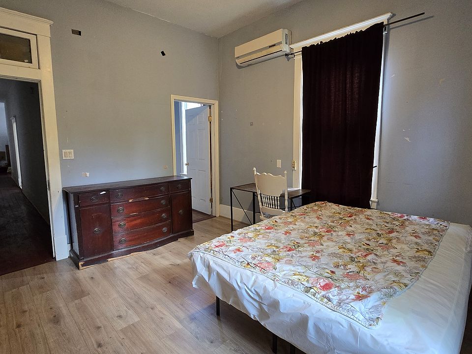 1st image of 210 W 35th St #1