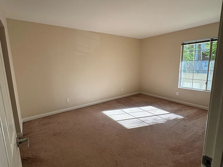 5510 Owensmouth Ave #202 — Photo 6