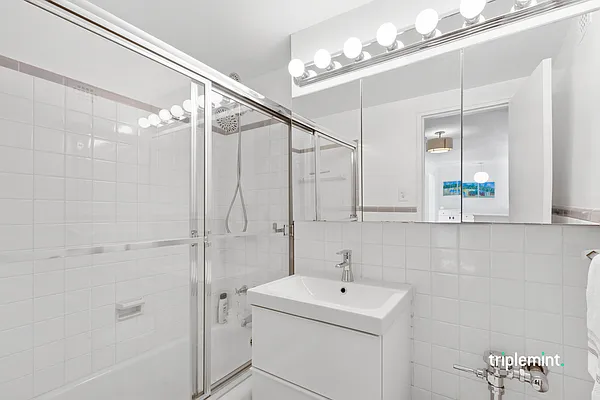 Sold by Triplemint | media 5