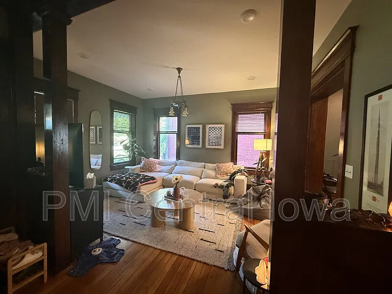 3 bed, 2.5 bath, 1808 sqft, $2,525 — Photo 2