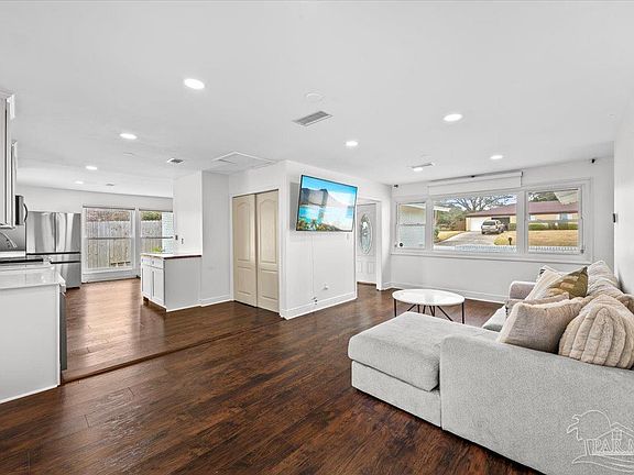 3rd image of 2521 Tomlinson Rd