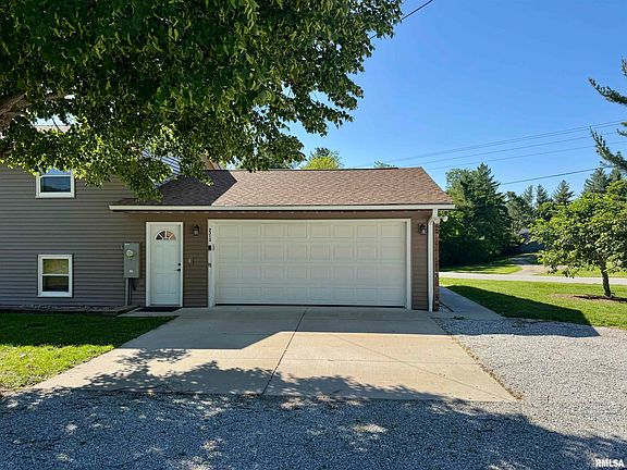 3rd image of 2313 Maple Ave