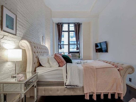 3rd image of 220 Park Ave S #3EE