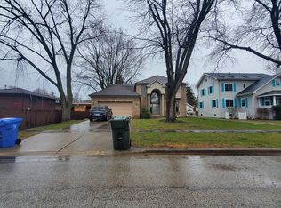 1219 Wildwood Ln, Mount Prospect, IL 60056