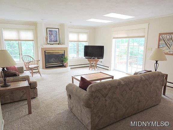 3rd image of 10 Devereux Ln