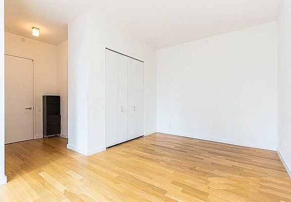 4th image of 325 5th Ave APT 21D