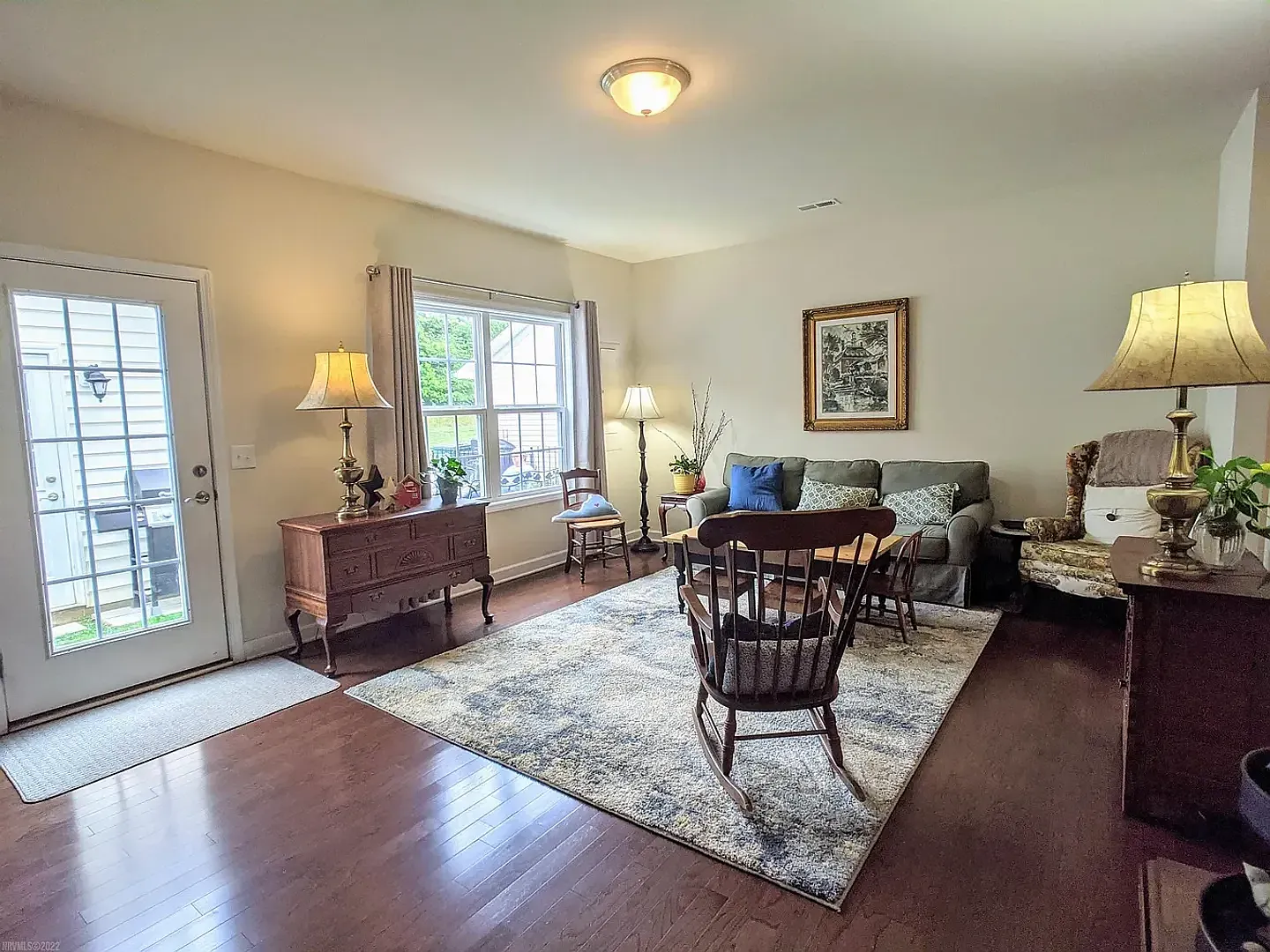 Nicely updated 3 bed/2.5 Bath Townhome — Photo 3