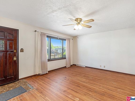 3rd image of 811 W 32nd Ave