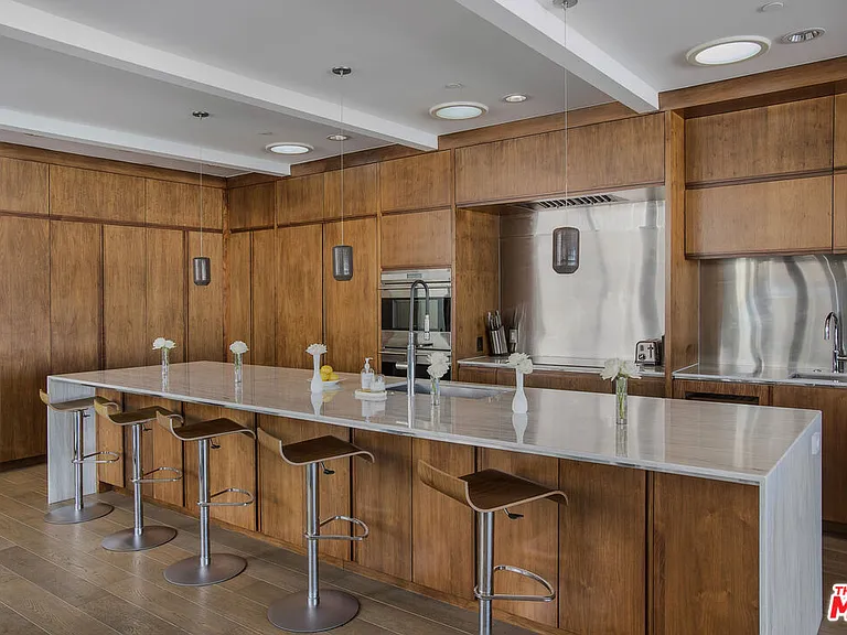 2105 E Balboa Blvd — Photo 19