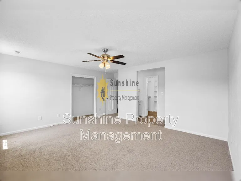 1486 Berkshire Dr — Photo 9