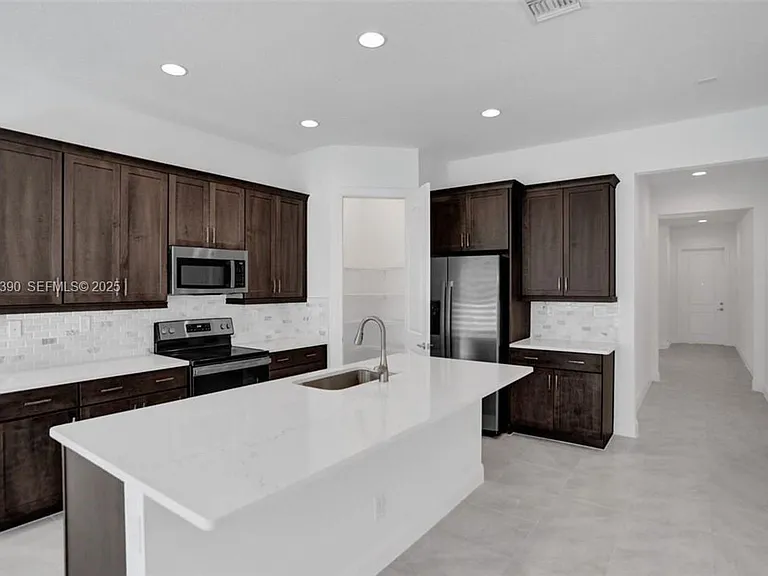 8450 NW 39th Ct #8450 — Photo 11