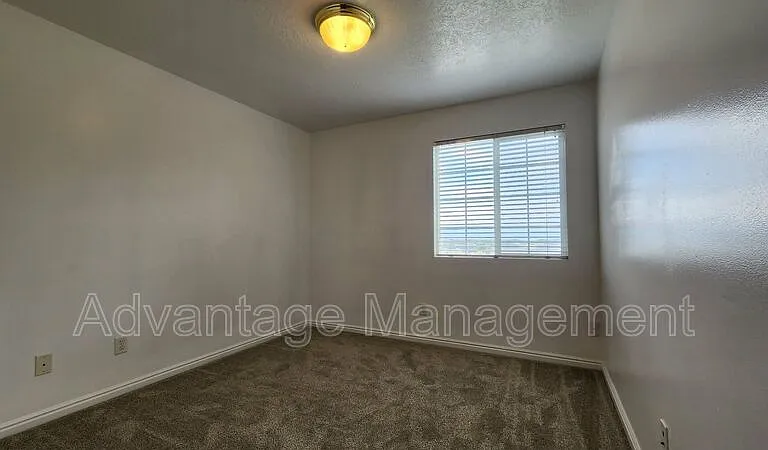 105 W Daybreak Ln — Photo 15