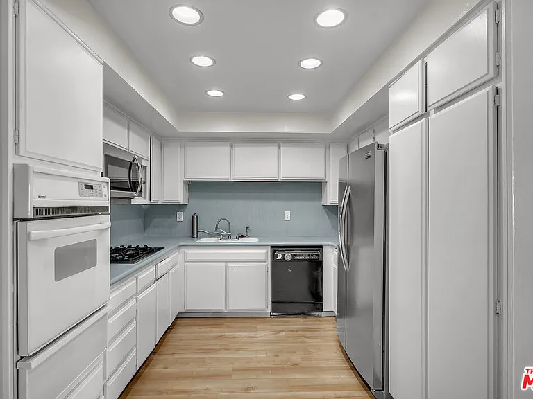 620 N Kenwood St #209 — Photo 25