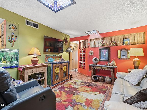 3rd image of 146 W Calle Del Ano