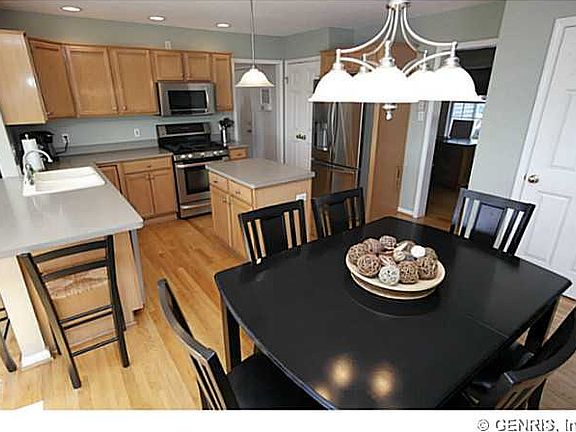 2nd image of 973 Kensington Ct