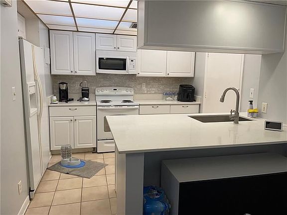 5th image of 9150 NW 38th Dr APT 205