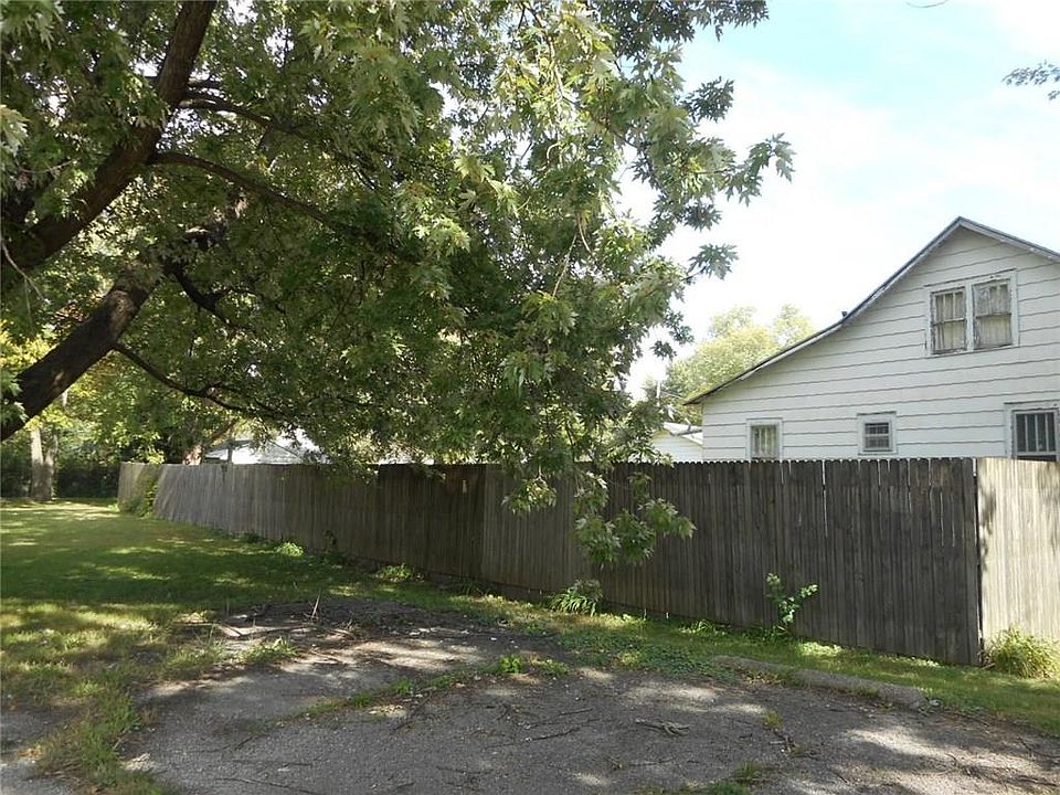 2nd image of 1812 W 7th St