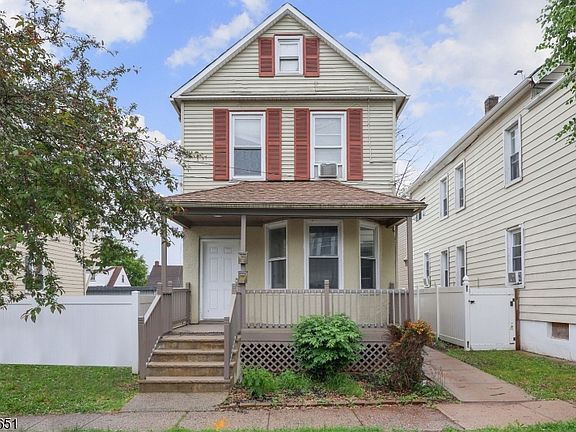 2nd image of 16 E 19Th St