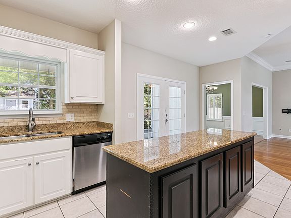 5th image of 235 Wellington Pl