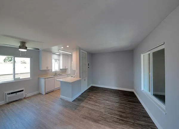 Palomar Gardens Apartments — Photo 12