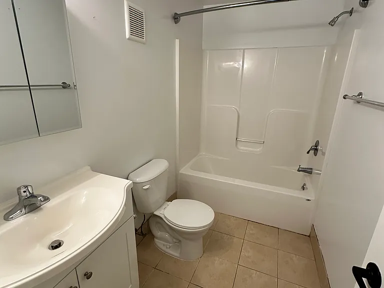 221 Glen St. — Photo 9