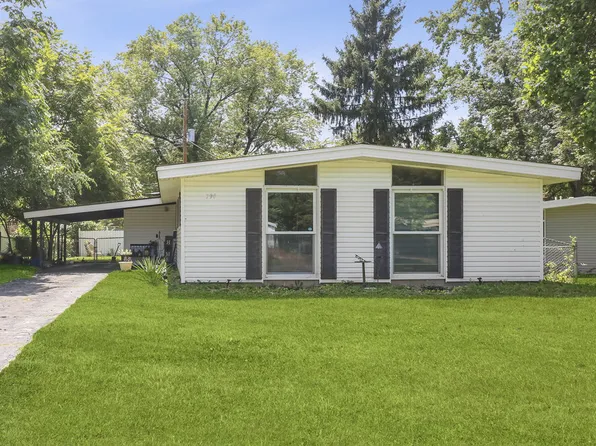 790 Pebble Ln, Florissant, MO 63033