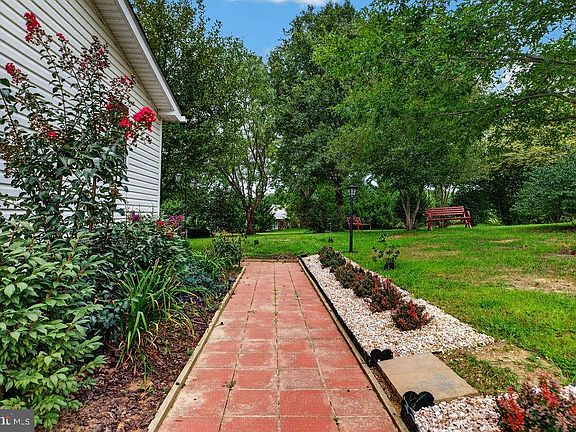 4th image of 52 Cloverdale Ln