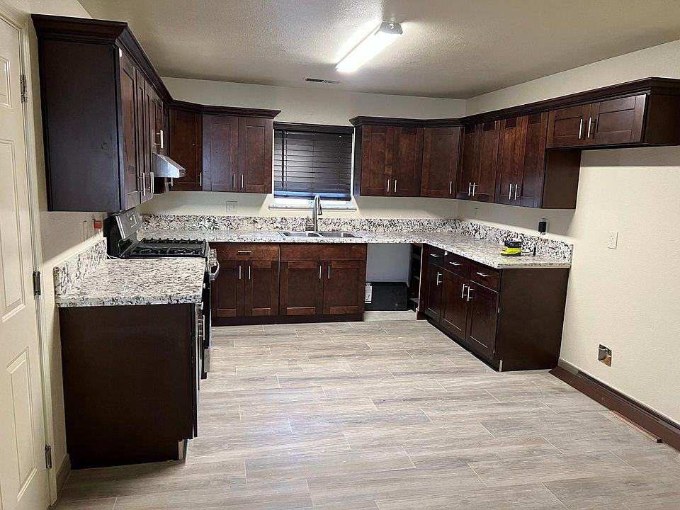 2nd image of 935 Vineyard Way