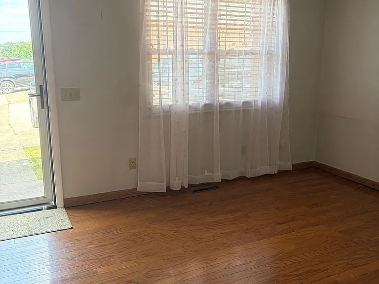 130 Cadle Dr — Photo 3