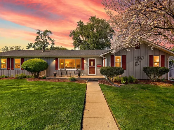 1047 State St, Hobart, IN 46342