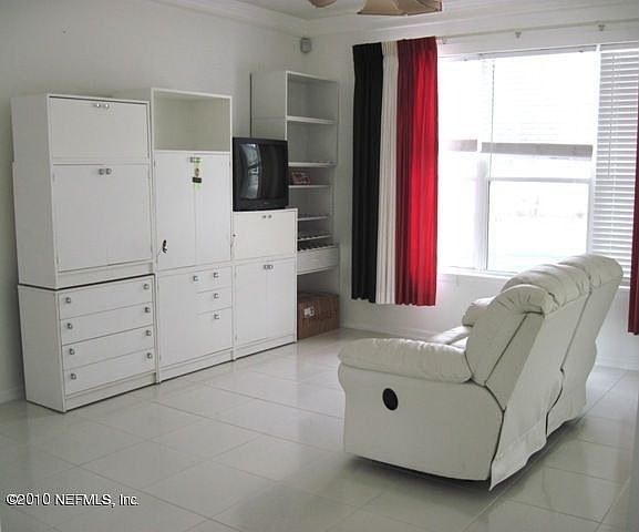 2nd image of 812 Laploma Way