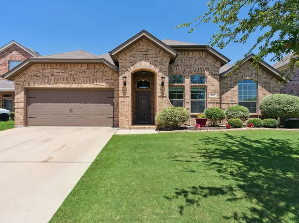 841 Peach Ln, Burleson, TX 76028