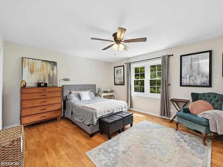 124 W Austin Ave — Photo 8