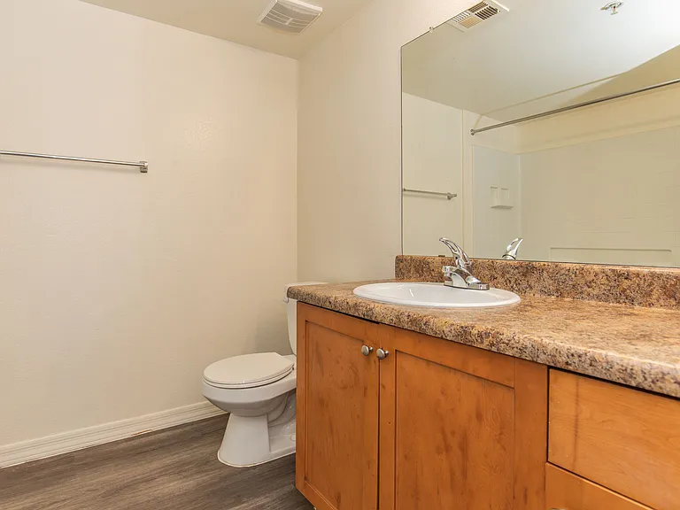 Indigo Pointe Apartments — Photo 41