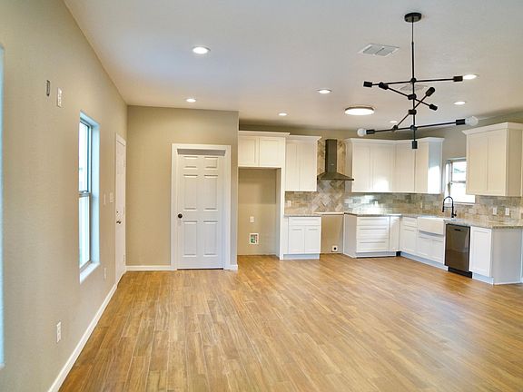 4th image of 1528 Lamar St #2