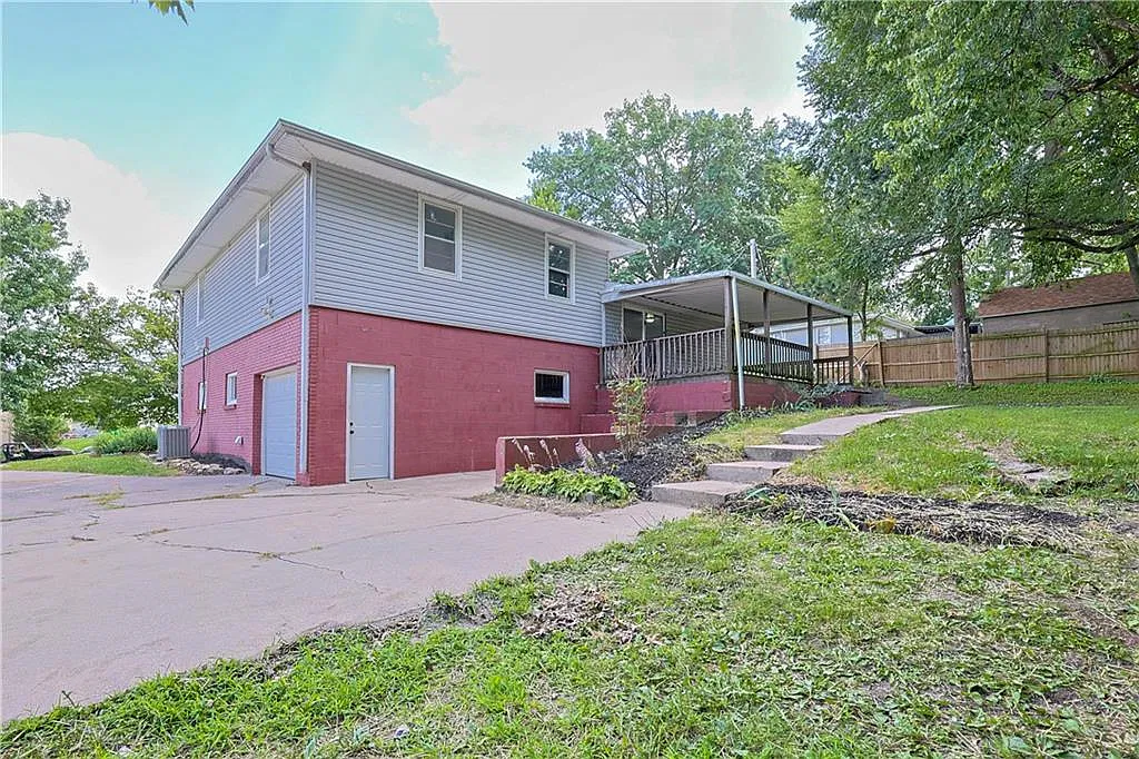4 bed, 1939 sqft, $2,100 — Photo 4