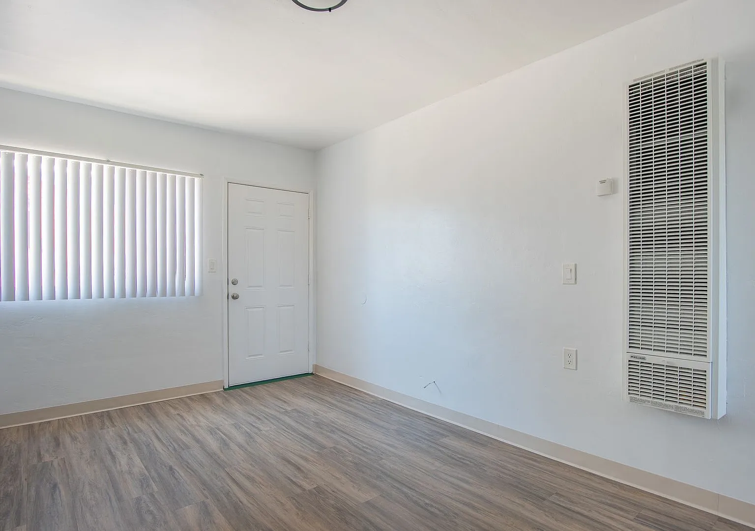 320 G St — Photo 3
