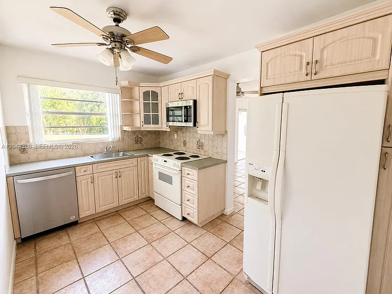 7705 SW 86th St #B-213 — Photo 3