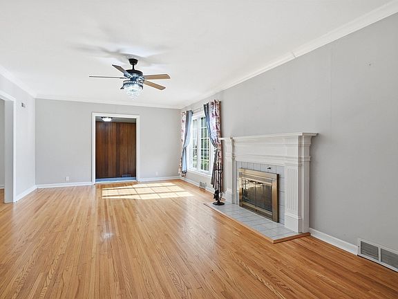 3rd image of 1012 Prospect Blvd