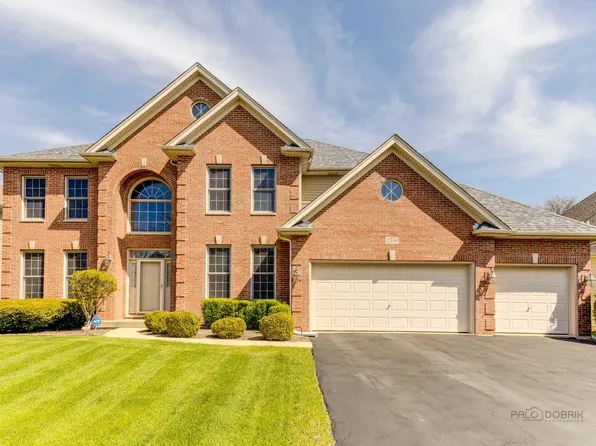 2349 Kidwell Dr, West Chicago, IL 60185