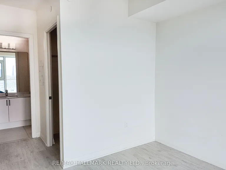 8960 Jane St #912 — Photo 12
