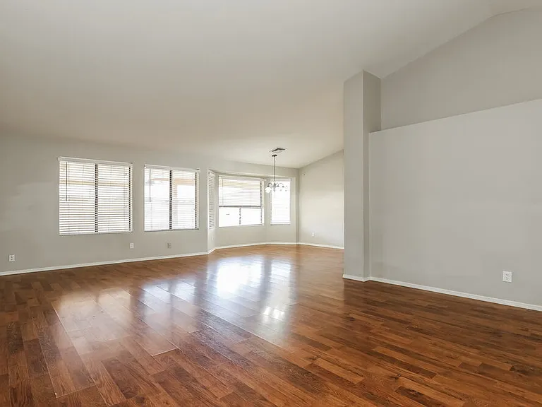5215 W Diana Ave — Photo 3