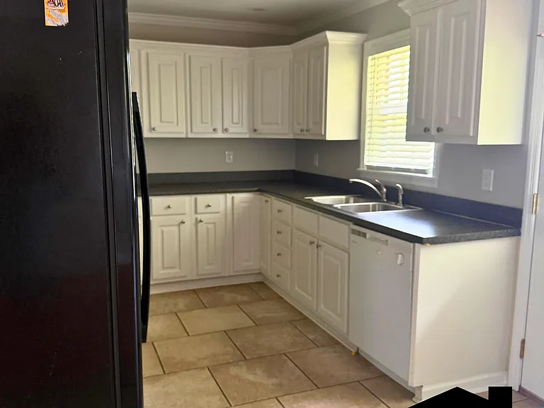 2370 Roberts Ln — Photo 3