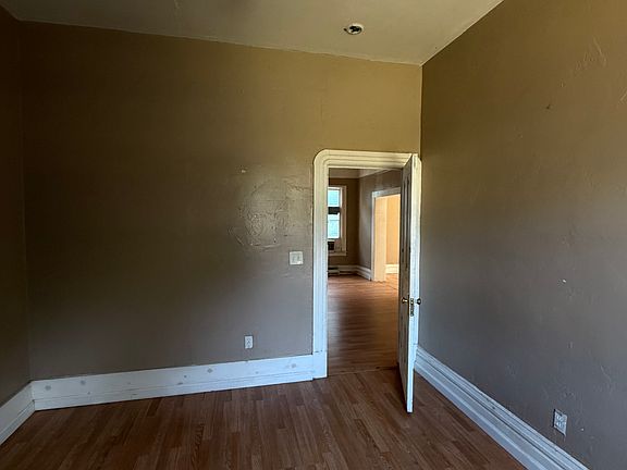 2nd image of 406 8th St #1