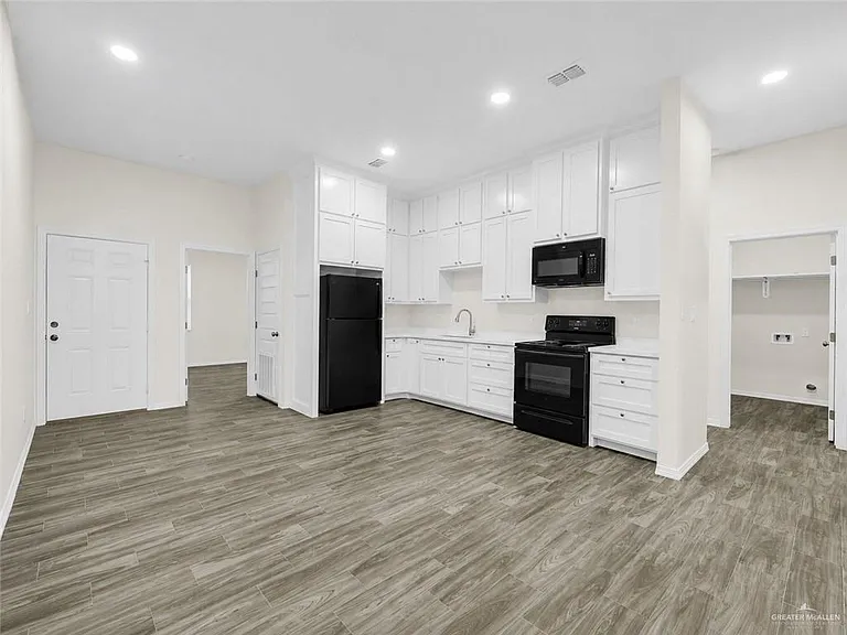 622 W 25th St — Photo 7